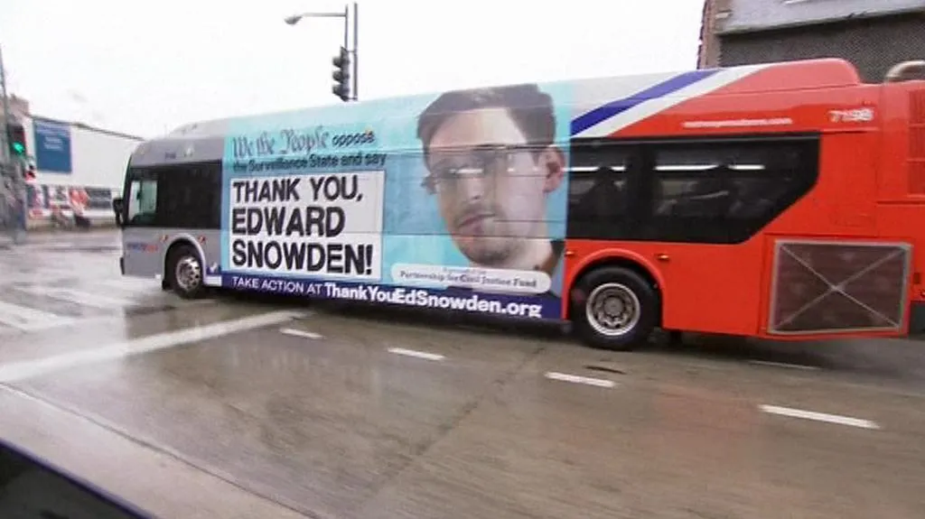 Autobus s poděkováním Snowdenovi