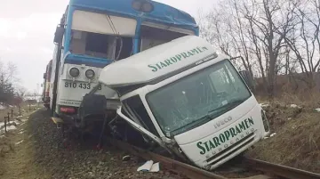 Srážka vlaku s autem