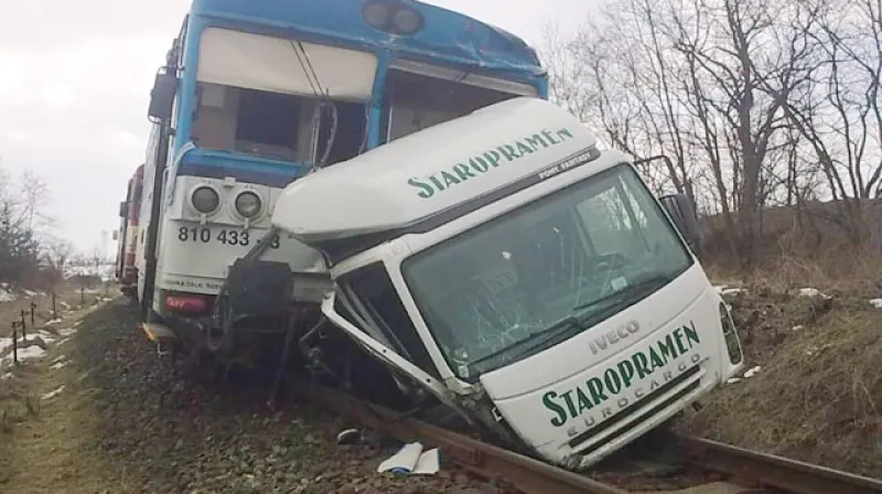 Srážka vlaku s autem