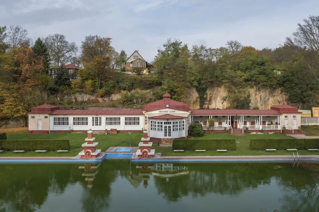 Koupaliště ve Mšenu, 1931–1932