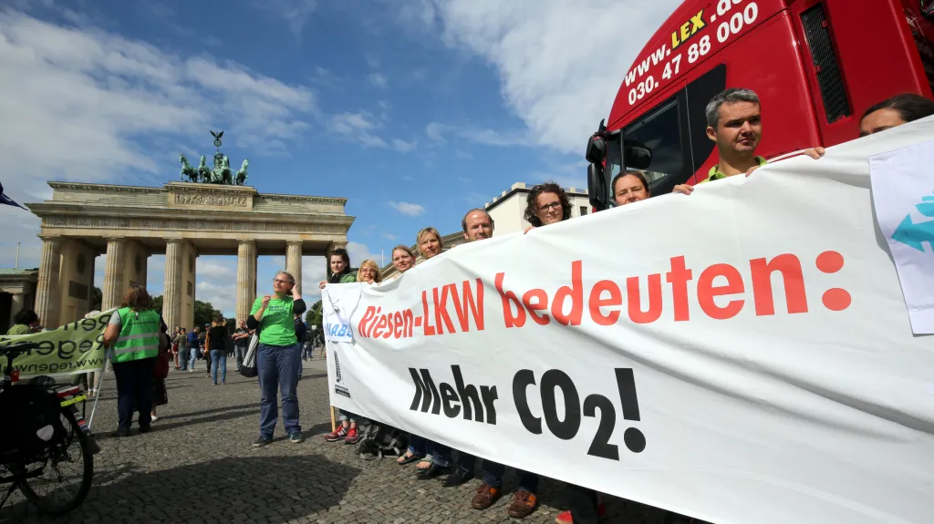 V Berlíně se protestovalo proti gigalinerům