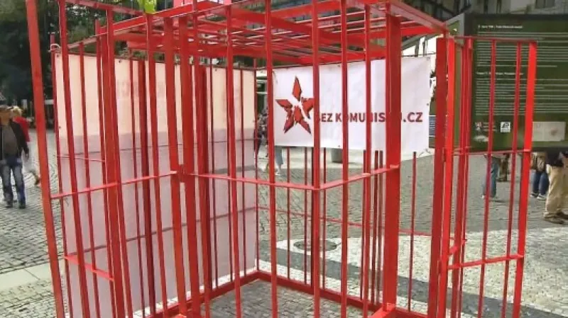 Rudá klec na pražském Václavském náměstí,  Autor: ČT24,  Zdroj: ČT24