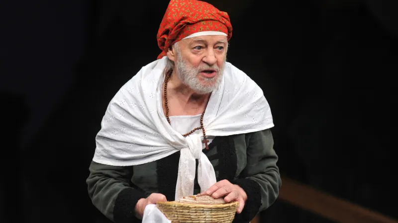 Jiří Pecha jako Babička