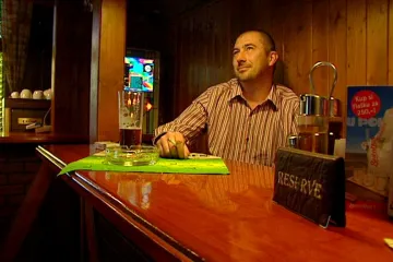 Hlučná hospoda pod vaším bytem? Obrana nemusí být snadná