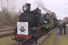 Obrataňská úzkokolejka oslavila 110 let. Parní vlak připomněl i současné problémy