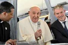 Opuštěným ve vlnách musíme pomoci, řekl papež při návštěvě Marseille