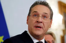 Bývalý rakouský vicekancléř Strache stanul před soudem kvůli obžalobě z korupce, vinu popírá