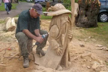 Dřevosochání a hasičská slavnost v Krkonoších