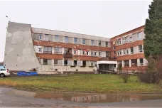 Koronavirus ukázal na ubytovnu pro seniory v Horním Slavkově. Podle úřadu ombudsmana je nelegální
