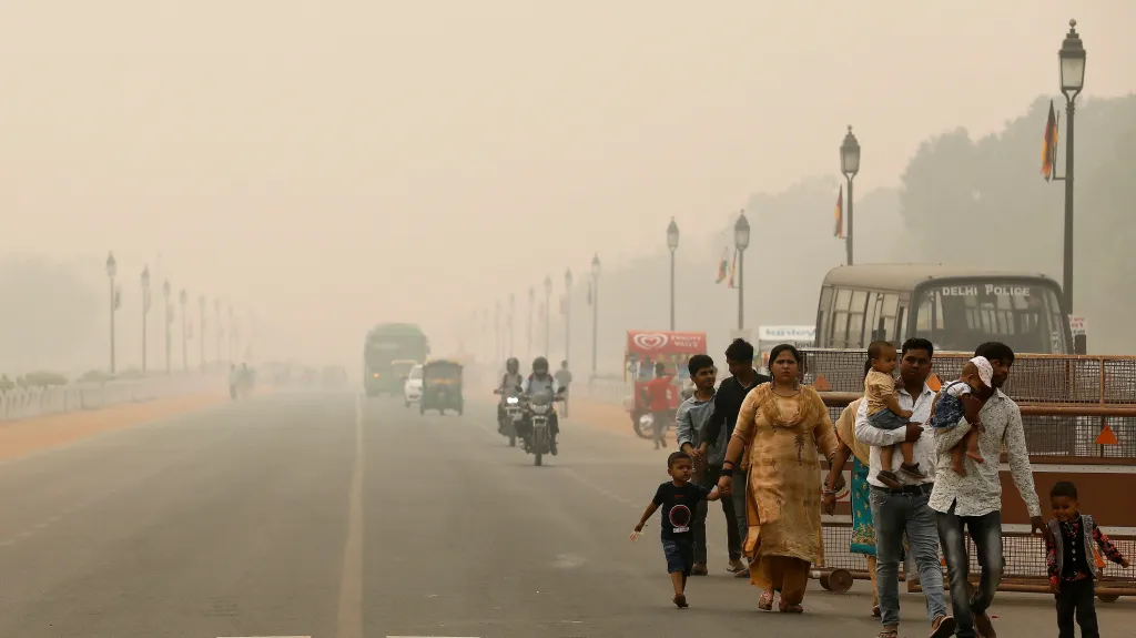 Indické Dillí zahalil smog