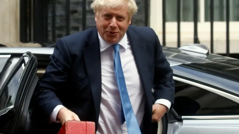 Premiér Johnson dorazil do Downing Street,  Autor: Henry Nicholls,  Zdroj: Reuters