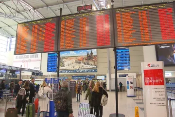 Na Ruzyni se objeví letáky, lidé stornují letenky. Česko chystá opatření proti čínskému koronaviru