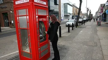 Telefonní budka - bankomat