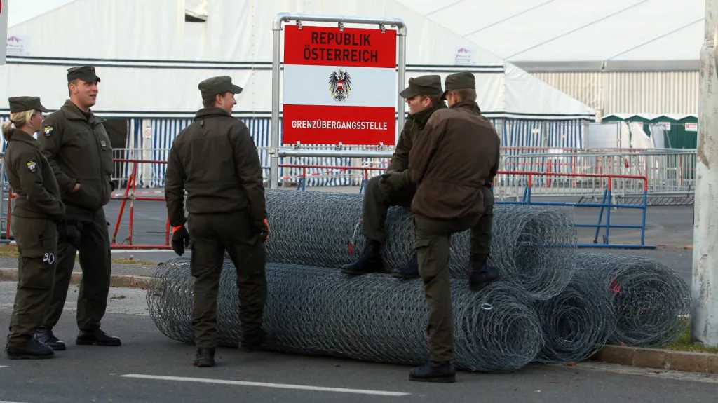 Začala stavba plotu na rakousko-slovinské hranici