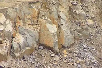 Chrášťovice nechtějí druhý kamenolom. Firma slibuje práci a opravu silnic