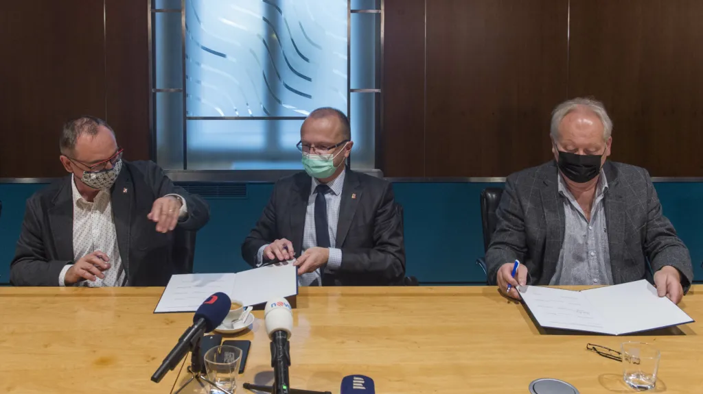 Podpis koaliční smlouvy v Pardubickém kraji