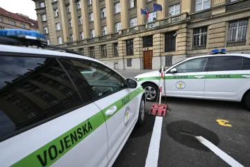 V kauze zakázky ministerstva obrany na servis mikrovlnné sítě navrhl žalobce vazbu pro jednoho z obviněných