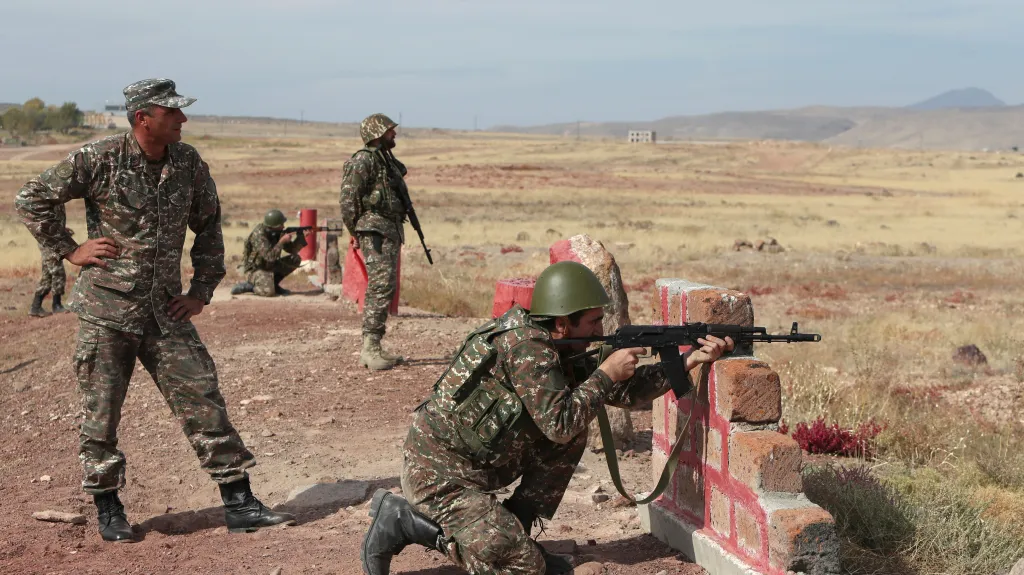 Arménští záložníci trénují na boje poblíž Jerevanu