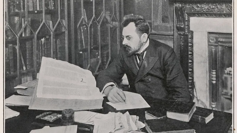 Voynich ve svém obchodě na Soho