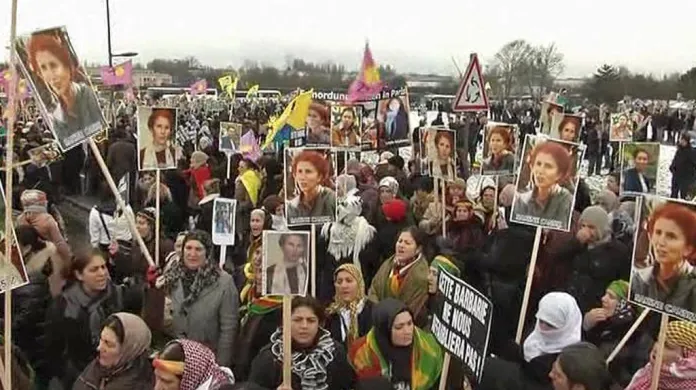 Pohřeb zavražděných kurdských aktivistek