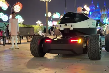 V Dubaji policistům pomáhá hlídkový robot s AI