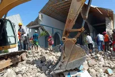 Zemětřesení na Haiti zabilo čtrnáct set lidí, zraněných je zatím šest tisíc