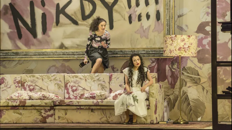 Adaptace románu Pýcha a předsudek v Národním divadle (2016)