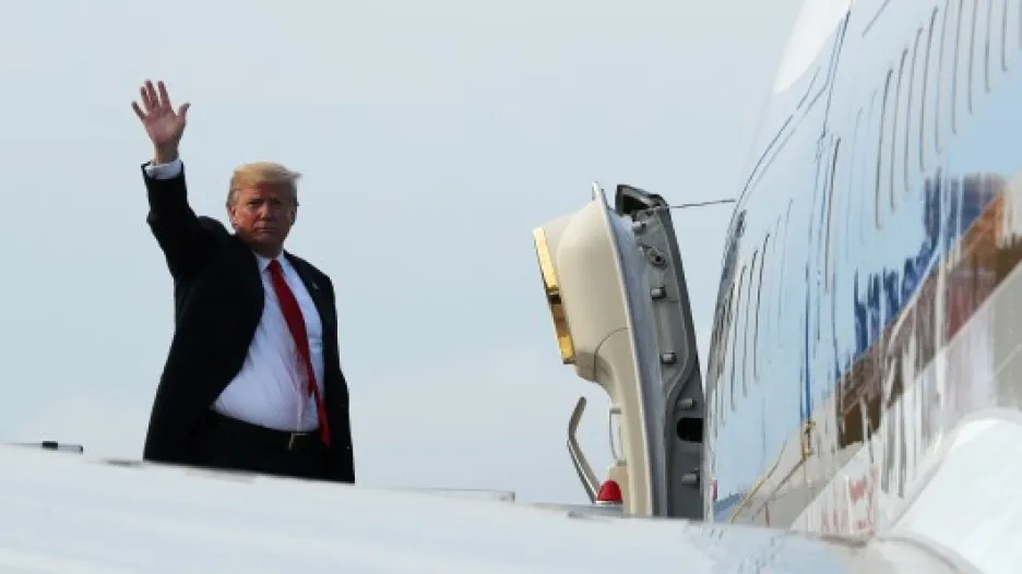 Donald Trump při odletu ze Singapuru,  Autor: Jonathan Ernst,  Zdroj: Reuters