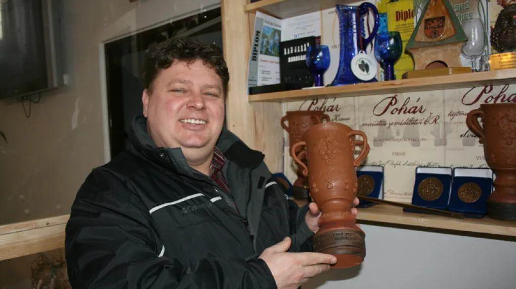 Jeden ze získaných pohárů