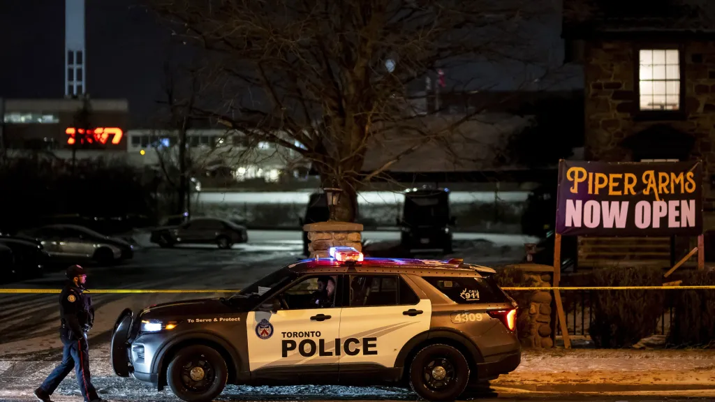 Policisté na místě činu v kanadském Torontu