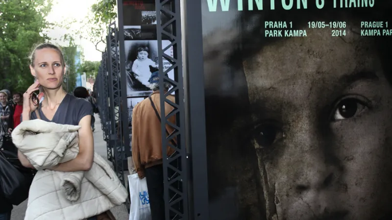 Výstava Wintonovy vlaky na pražské Kampě