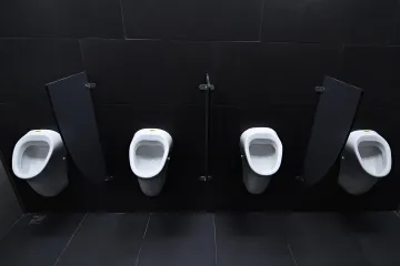 Močení vsedě je pro muže nejen zdravější, ale i účinnější, ukazují výzkumy
