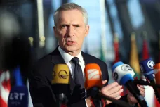 Musíme Putina odstrašovat před další agresí, řekl Stoltenberg po jednání ministrů NATO