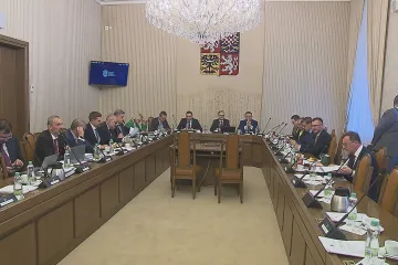 Platy ústavních činitelů mají růst výrazně pomaleji. Poslanec si v základu zřejmě přilepší jen o stovku