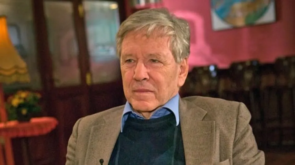 Amos Oz