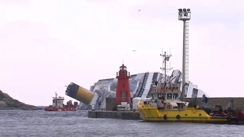 Vrak lodi Costa Concordia u italského Giglia