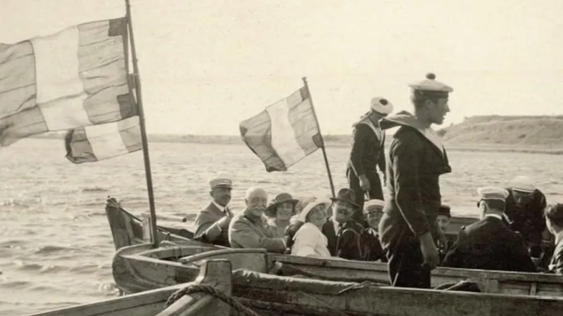 Fotografie z rodinného archivu vnučky Pellého