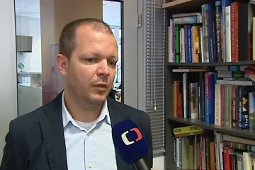 Ficova vláda situaci nemůže ustát, říká šéfredaktor Denníku N