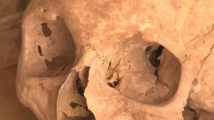 Archeologové prozkoumávají nalezené ostatky