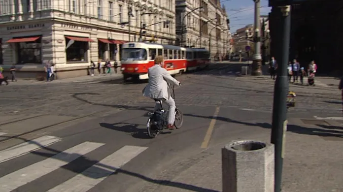 Křižovatka u Národního divadla v Praze je pro cyklisty nebezpečná