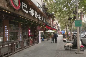 Čína se otevírá, covid sílí, ekonomika drhne a roste nezaměstnanost