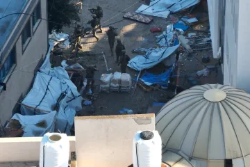 Jeruzalém zasahuje v největší nemocnici v Pásmu Gazy. Erdogan označil Izrael za teroristický stát