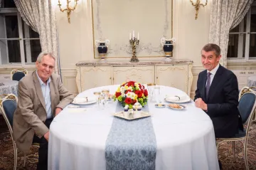 Důvěra v prezidenta i vládu v listopadu vzrostla, uvádí CVVM