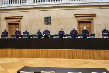 Další soudci uspěli s žalobou kvůli platům. Vláda čeká na verdikt ÚS