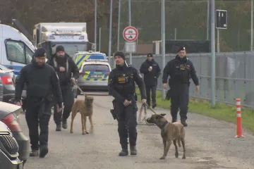 Rozsáhlé pročesávání Klánovického lesa skončilo. Policie neobjevila nikoho, kdo by se tam ukrýval