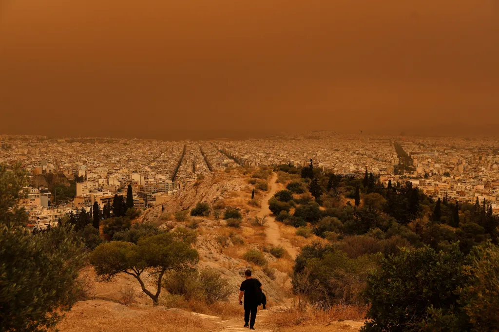 Saharský písek zahalil řecké Athény