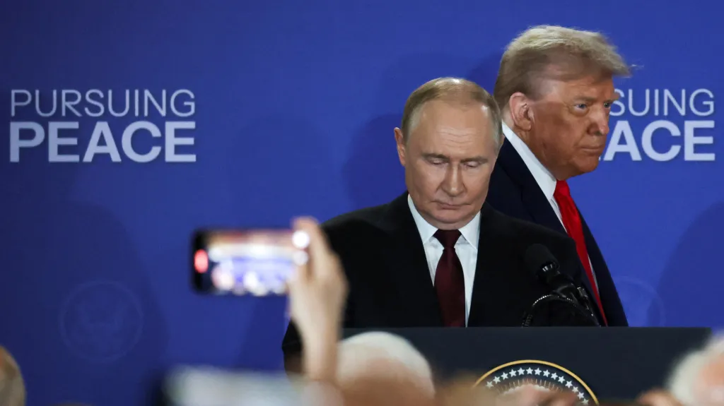 Donald Trump a Vladimir Putin na tiskové konferenci po jednání na Aljašce