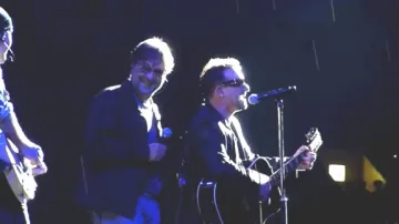 Jurij Ševčuk si v Moskvě zazpíval s U2