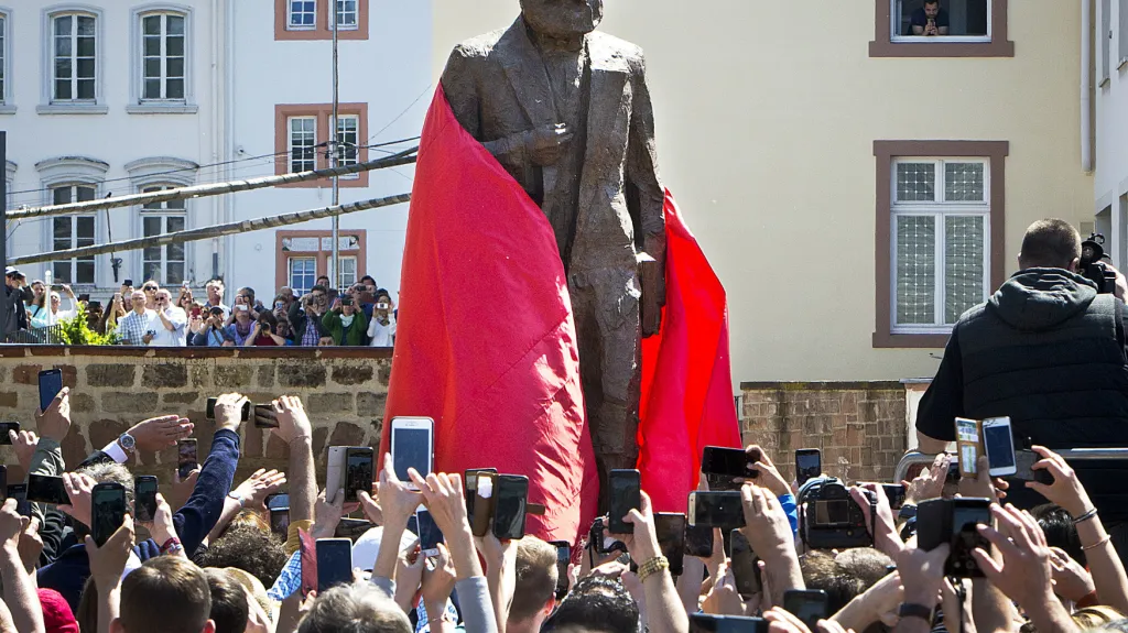 Odhalení sochy Karla Marxe v německém Trevíru