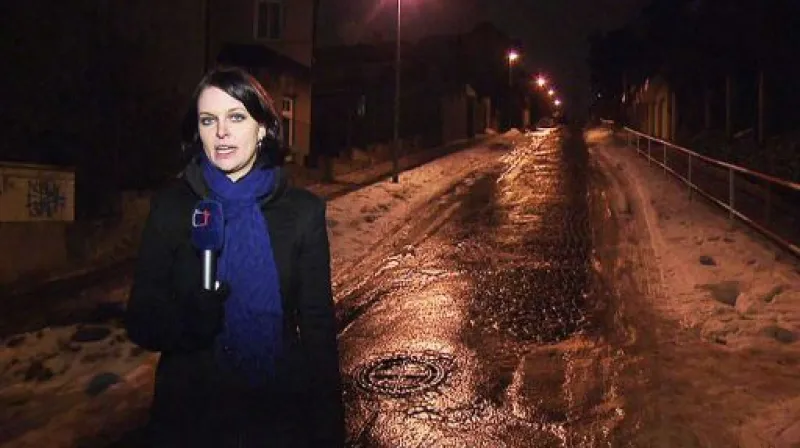 Řidiče i chodce potrápila ledovka